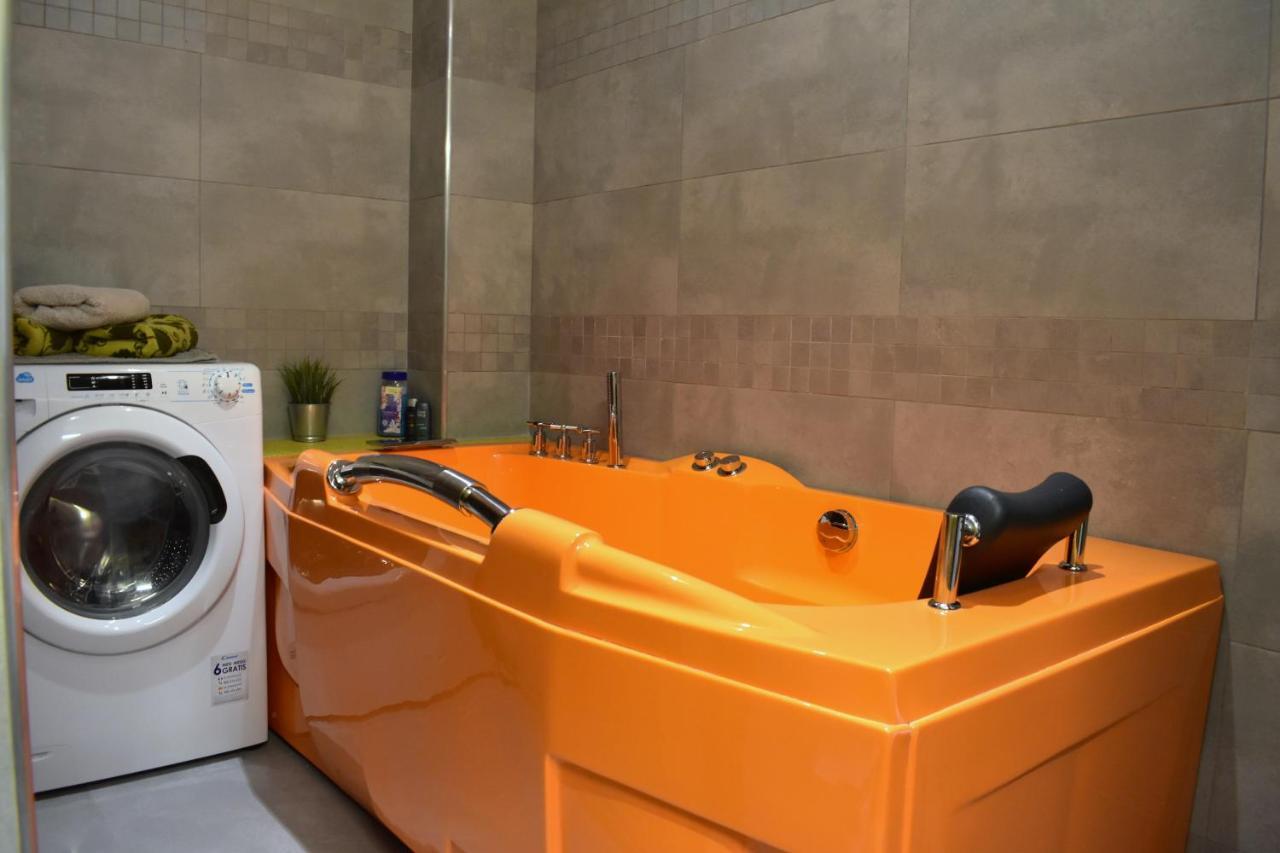 New Rooftop With Private Wellness, Sauna & Whirlpool Bath Apartment Prague
