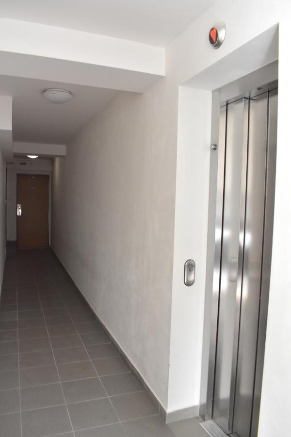 New Rooftop With Private Wellness, Sauna & Whirlpool Bath Apartment Prague